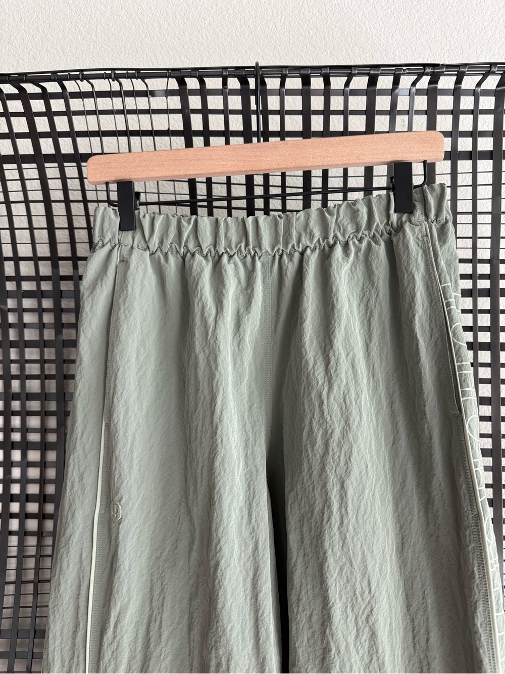 Lululemon Crinkle Nylon Mid-Rise Track Pant
Wordmark - Picture 3 of 9